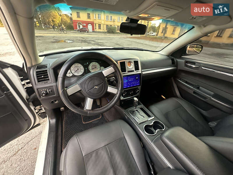Седан Chrysler 300C 2008 в Умані