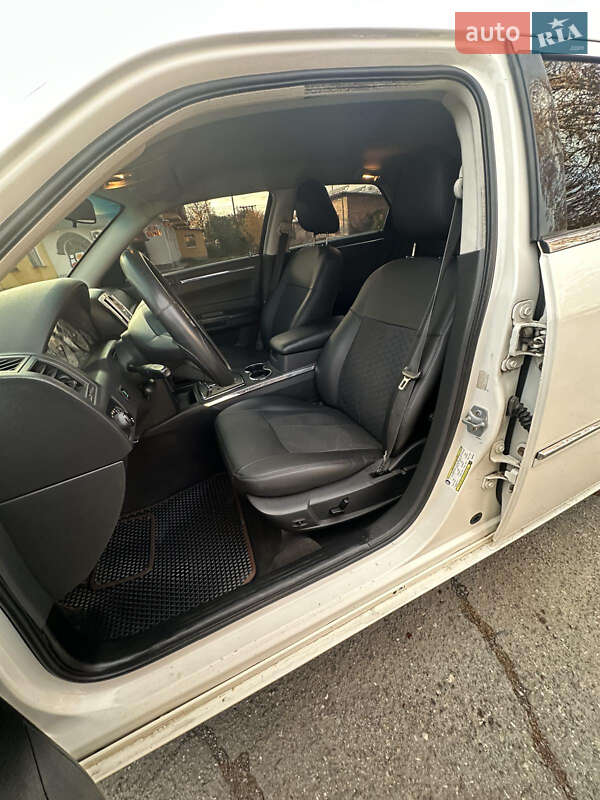 Седан Chrysler 300C 2008 в Умані