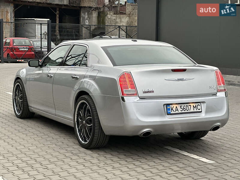 Седан Chrysler 300C 2012 в Могилів-Подільському