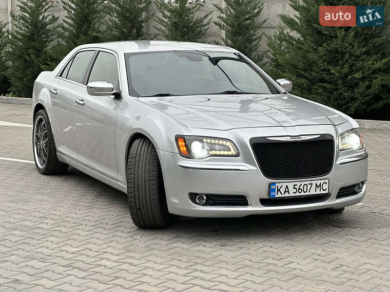 Седан Chrysler 300C 2012 в Могилів-Подільському