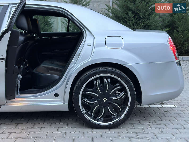 Седан Chrysler 300C 2012 в Могилів-Подільському