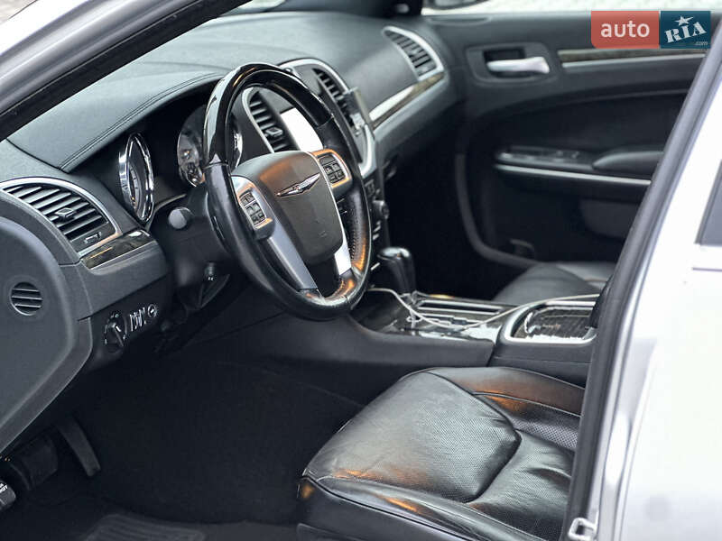 Седан Chrysler 300C 2012 в Могилів-Подільському