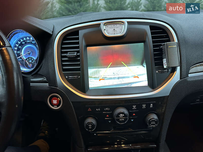 Седан Chrysler 300C 2012 в Могилів-Подільському