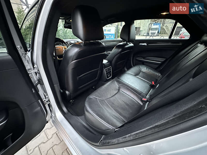 Седан Chrysler 300C 2012 в Могилів-Подільському