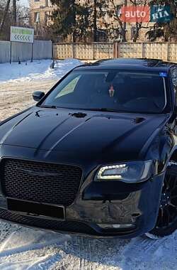 Седан Chrysler 300C 2017 в Черновцах