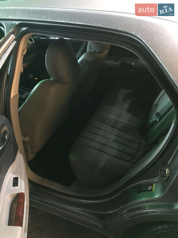 Седан Chrysler 300C 2006 в Черновцах