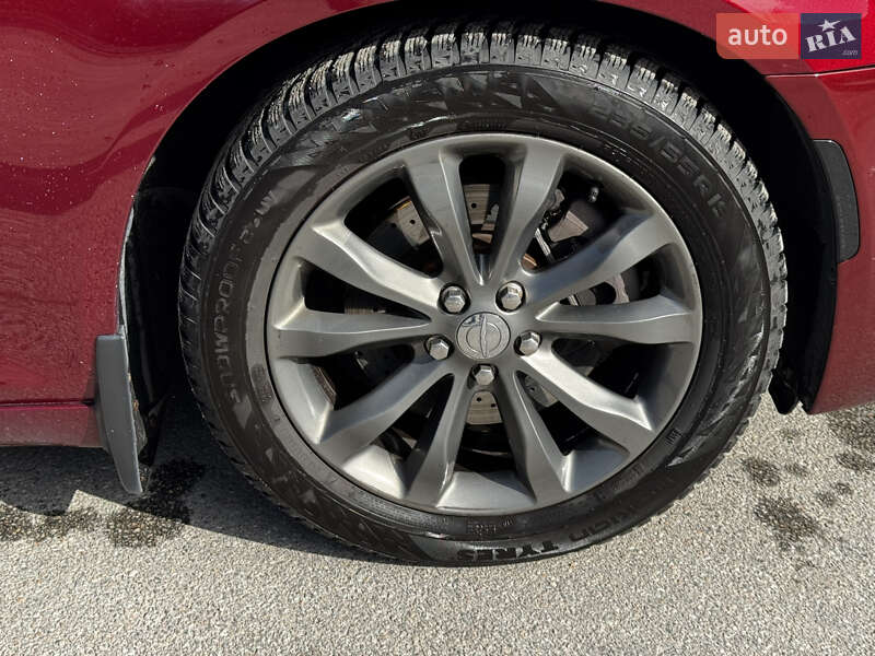 Седан Chrysler 300C 2017 в Дніпрі