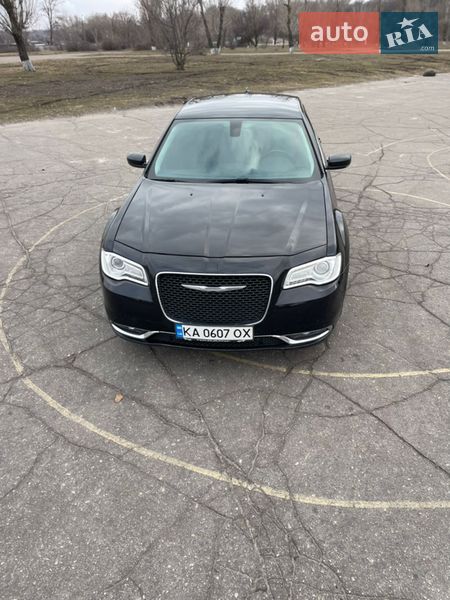 Седан Chrysler 300C 2015 в Києві