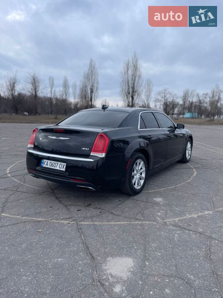 Седан Chrysler 300C 2015 в Києві