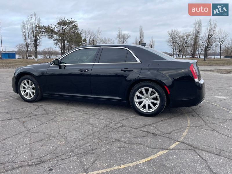 Седан Chrysler 300C 2015 в Києві