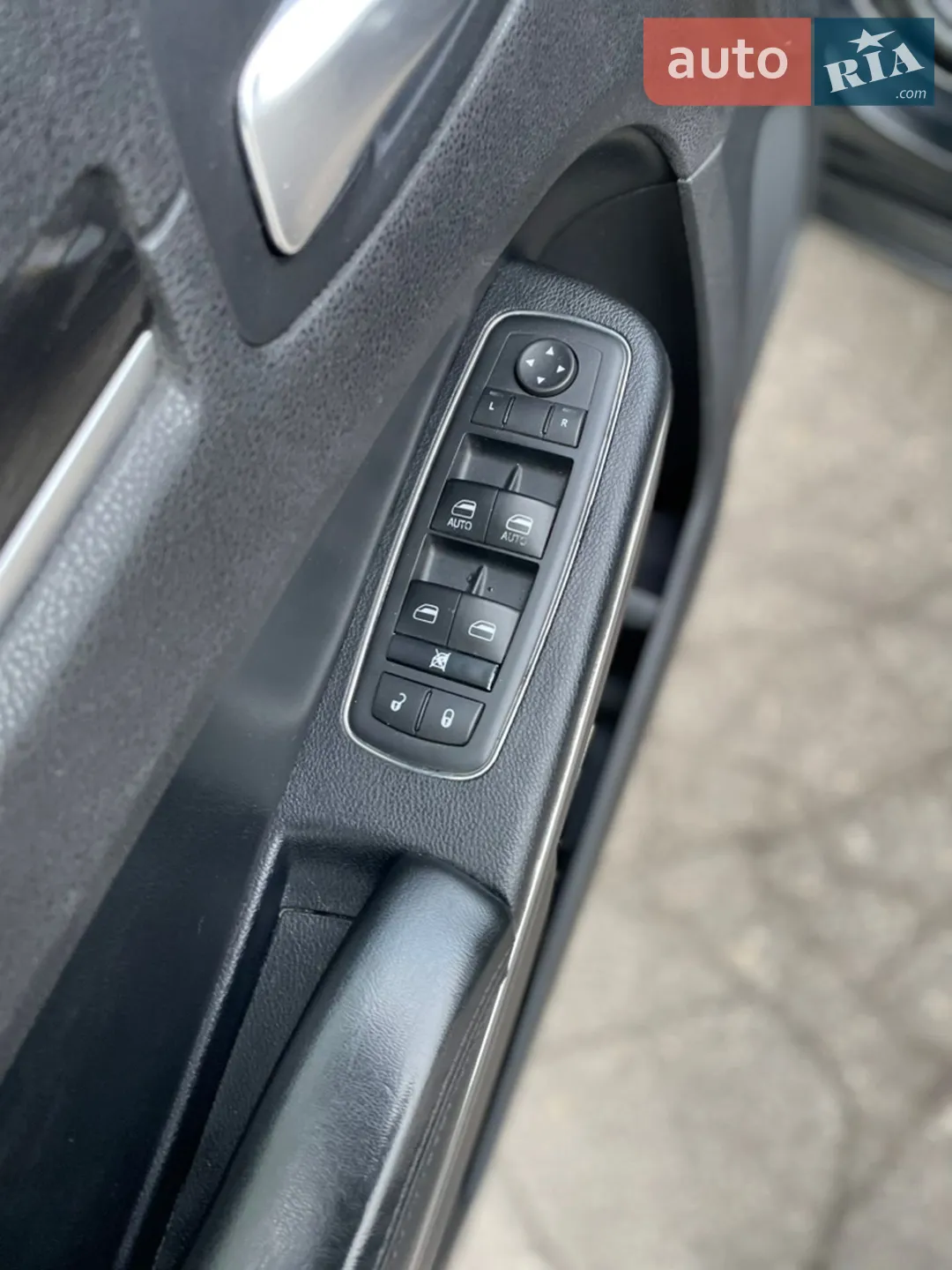 2015 Chrysler 300C - мініатюра 15