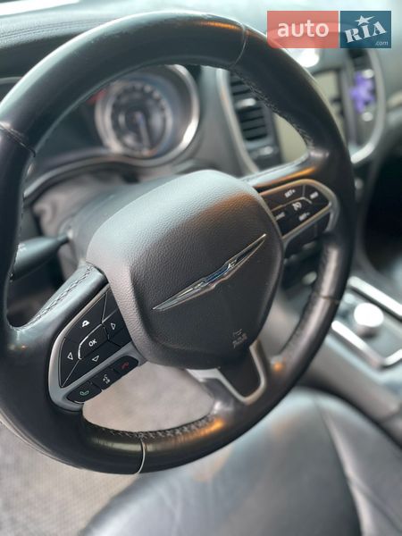 Седан Chrysler 300C 2015 в Києві