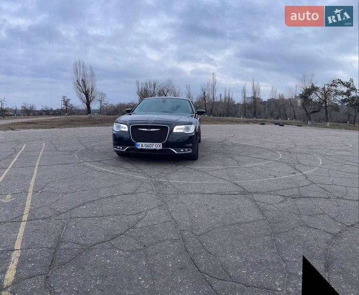 Седан Chrysler 300C 2015 в Києві