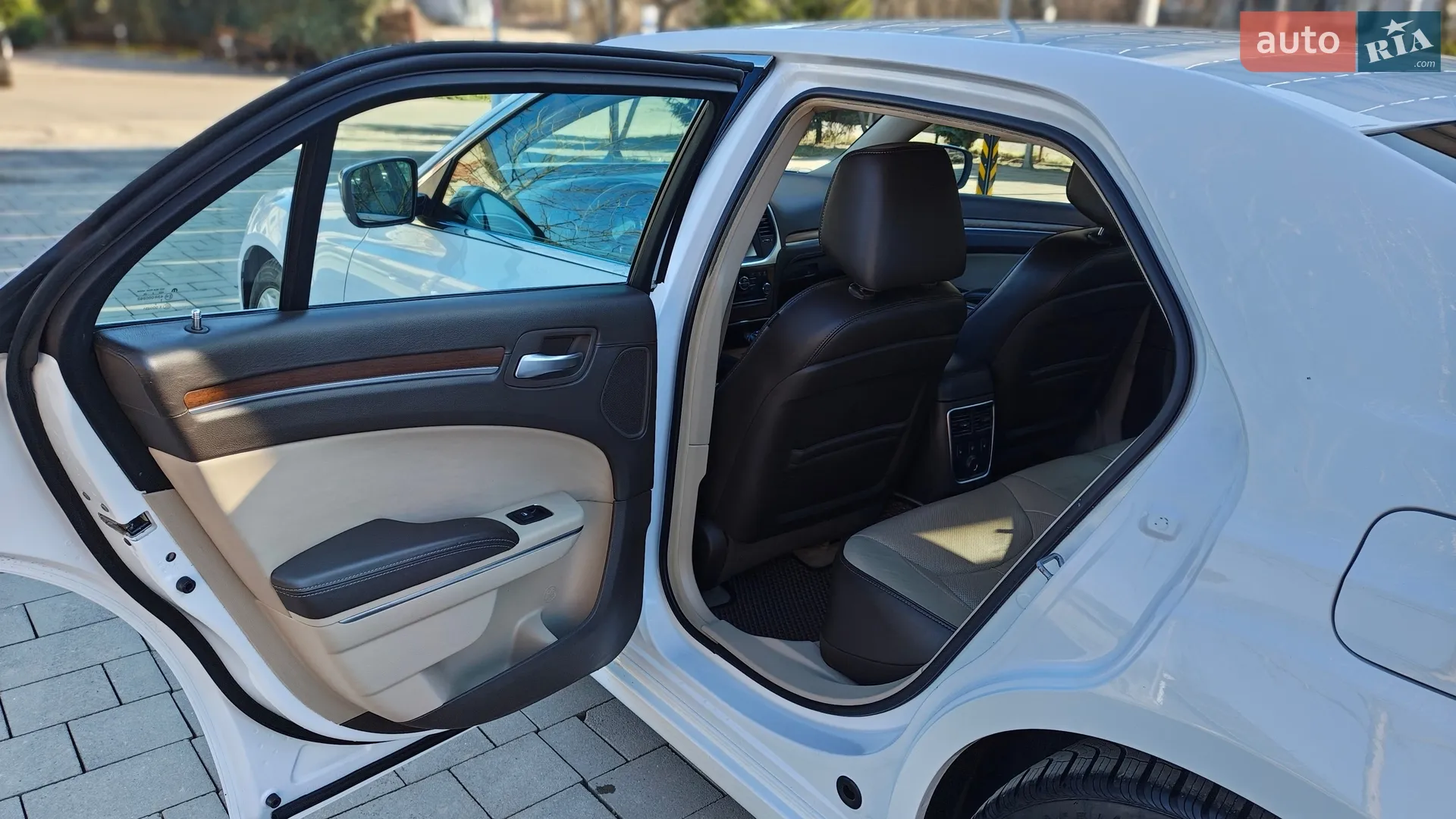 2012 Chrysler 300C - мініатюра 17