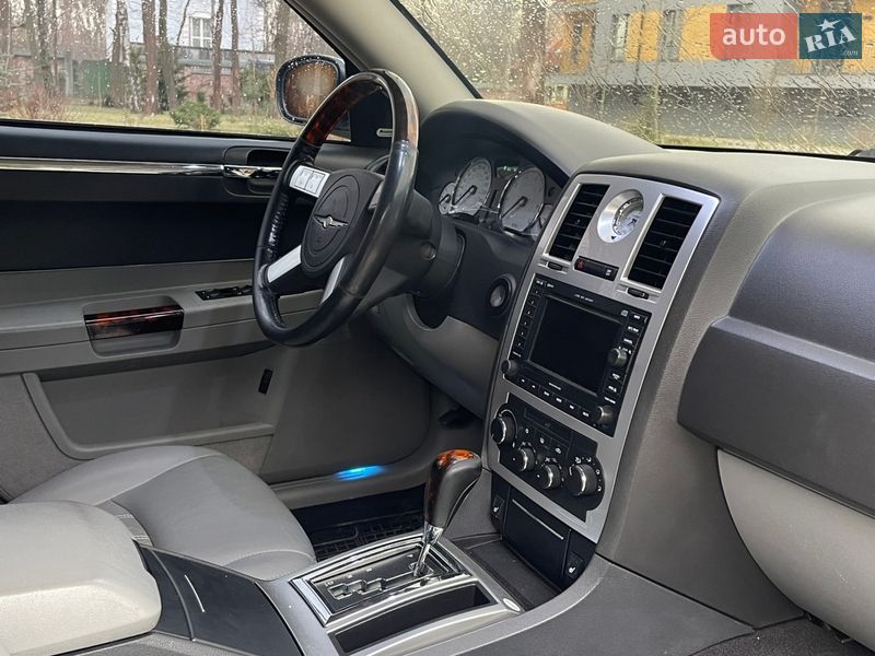 Седан Chrysler 300C 2006 в Львове