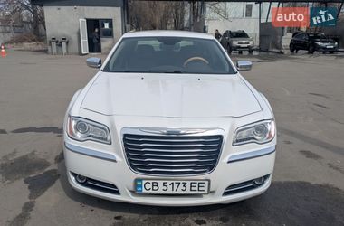 Седан Chrysler 300C 2013 в Чернигове