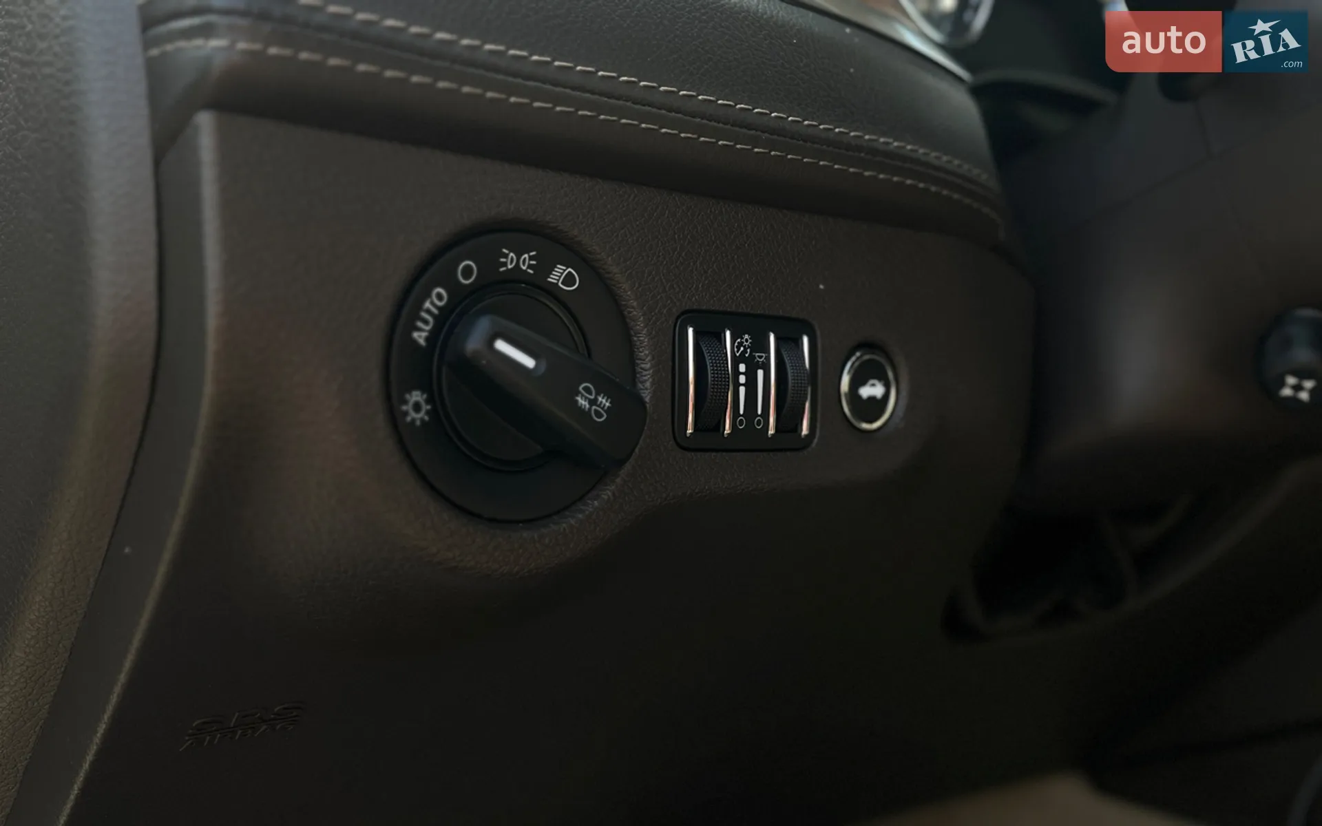 2012 Chrysler 300C - мініатюра 12