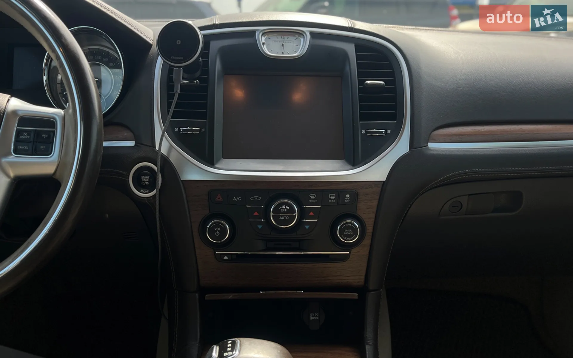 2012 Chrysler 300C - мініатюра 18