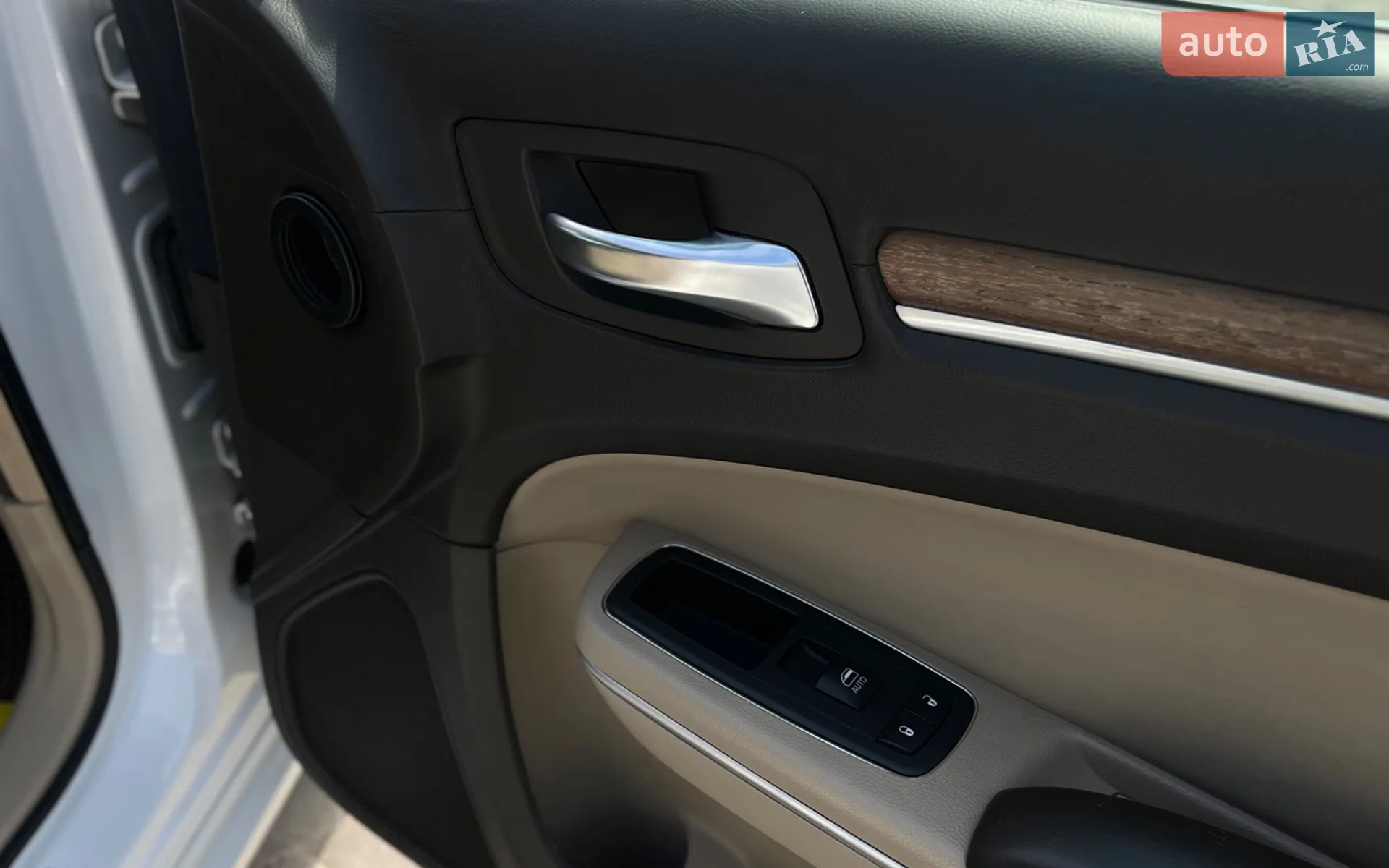 2012 Chrysler 300C - мініатюра 25
