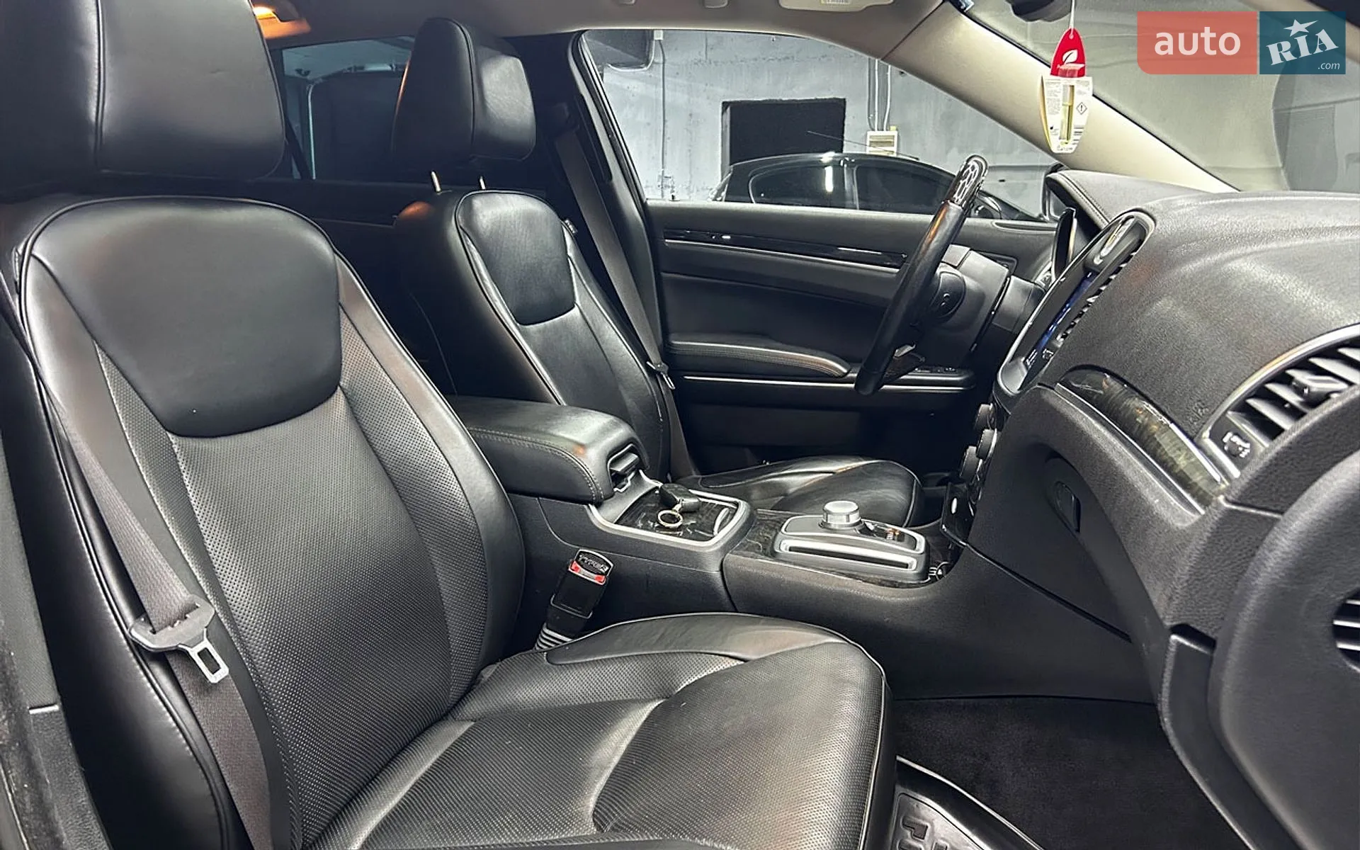 2017 Chrysler 300C - мініатюра 24