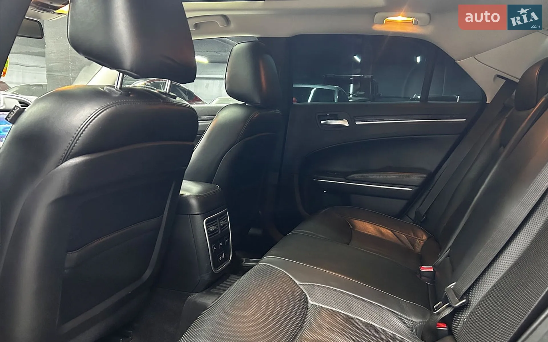 2017 Chrysler 300C - мініатюра 28