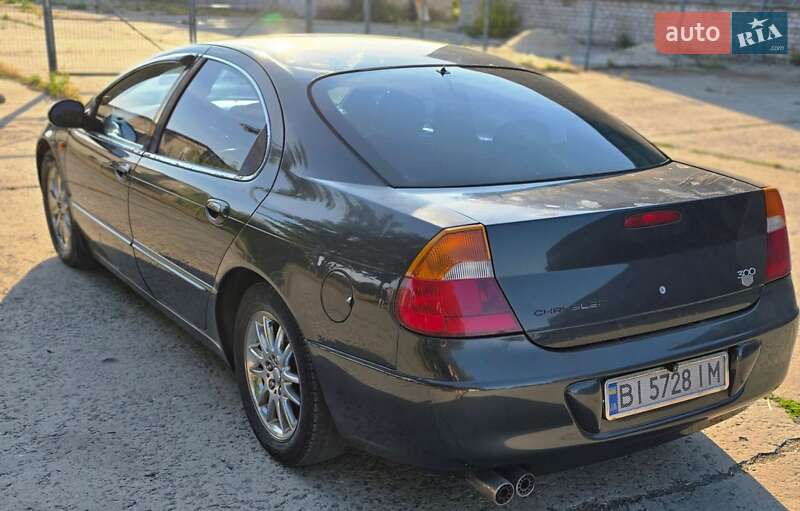 Седан Chrysler 300M 2000 в Горішніх Плавнях