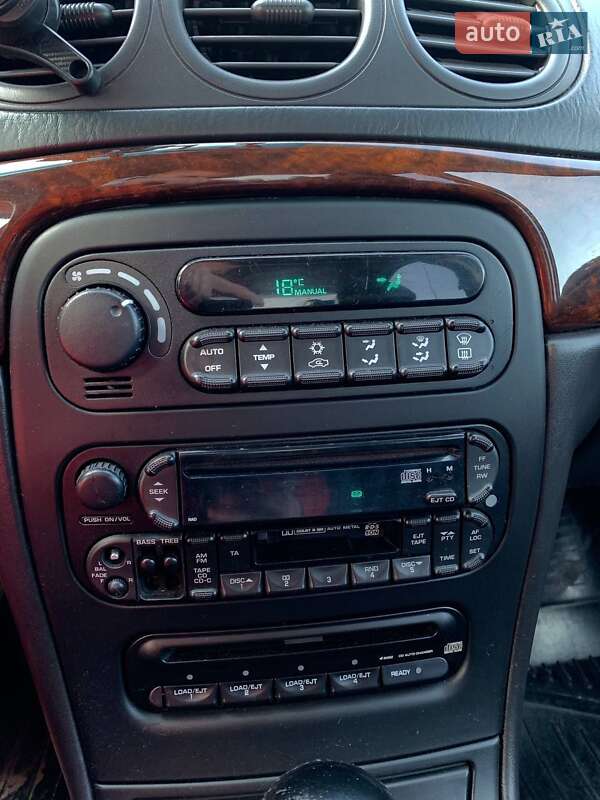 Седан Chrysler 300M 2002 в Ладыжине