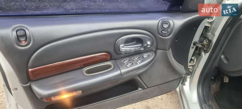Седан Chrysler 300M 2000 в Черкассах