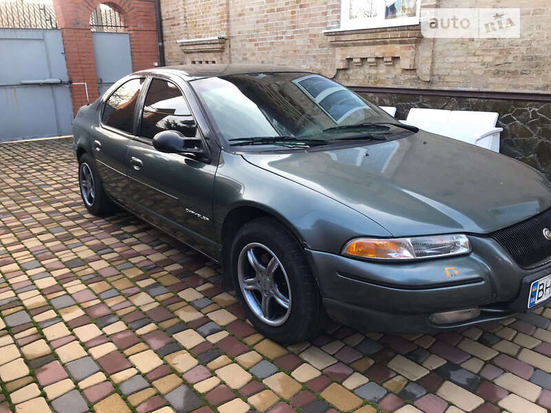 Седан Chrysler Cirrus 1995 в Измаиле