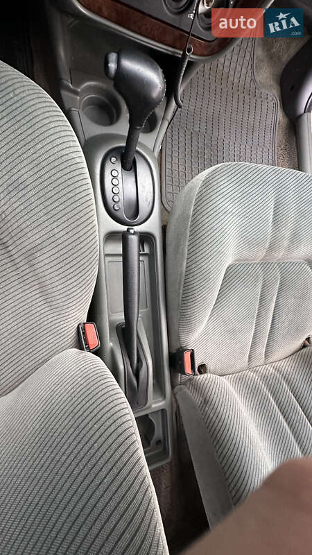 Седан Chrysler Cirrus 1995 в Києві