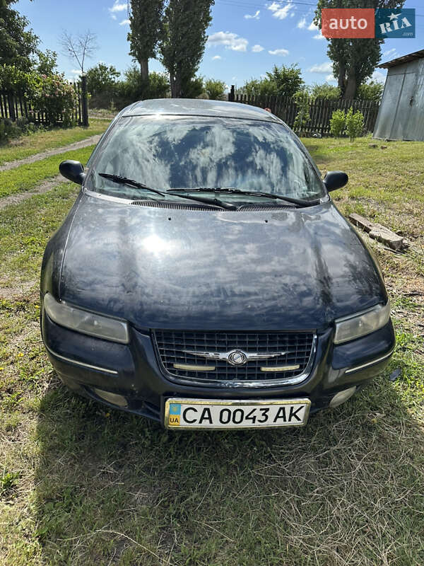 Седан Chrysler Cirrus 1995 в Вязовке