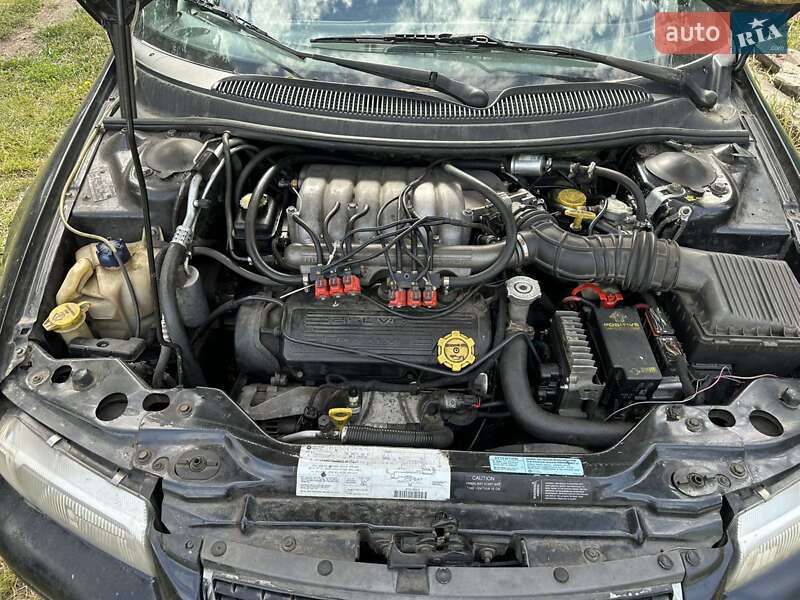 Седан Chrysler Cirrus 1995 в Вязовке