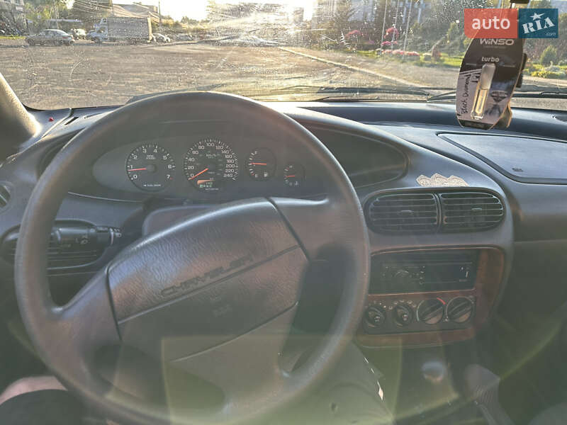 Седан Chrysler Cirrus 1995 в Городищеві