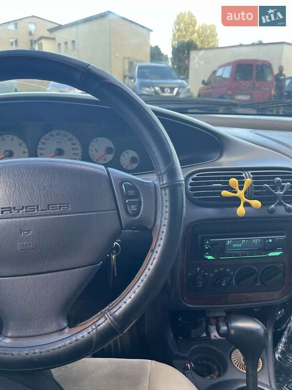 Седан Chrysler Cirrus 1995 в Вишневом