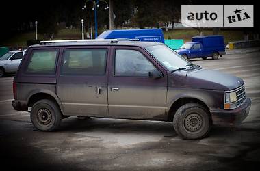 Минивэн Chrysler Grand Voyager 1990 в 