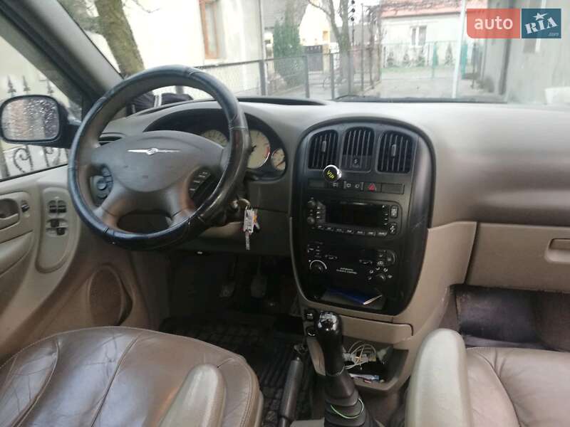 Минивэн Chrysler Grand Voyager 2004 в Нововолынске