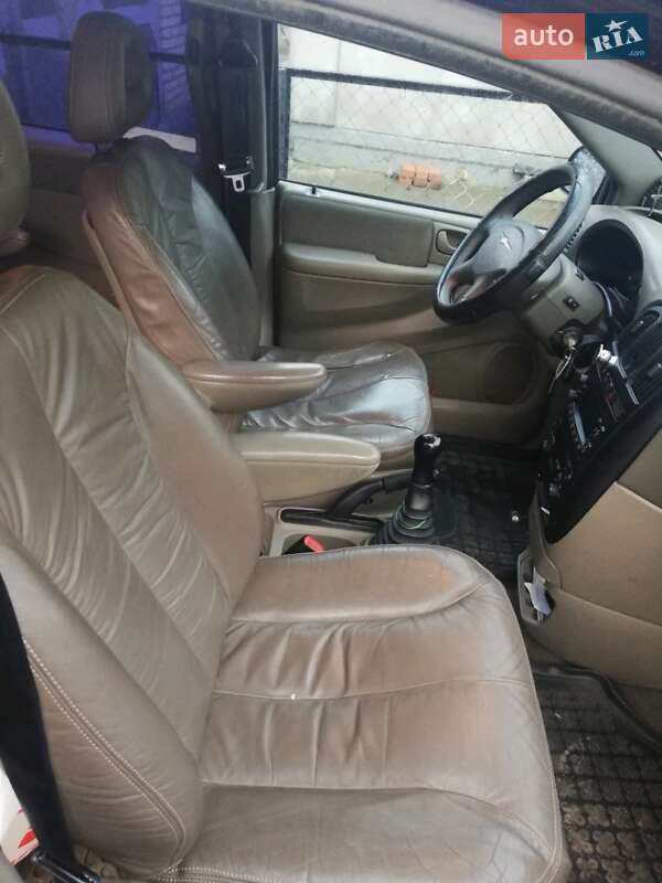 Минивэн Chrysler Grand Voyager 2004 в Нововолынске