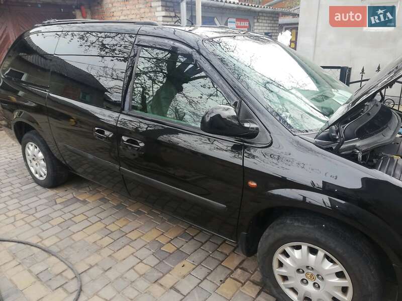 Минивэн Chrysler Grand Voyager 2004 в Нововолынске