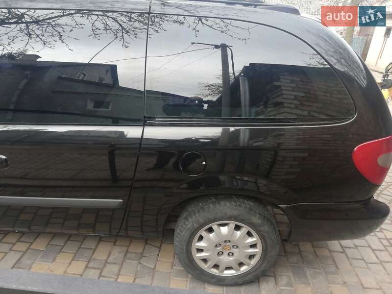 Минивэн Chrysler Grand Voyager 2004 в Нововолынске