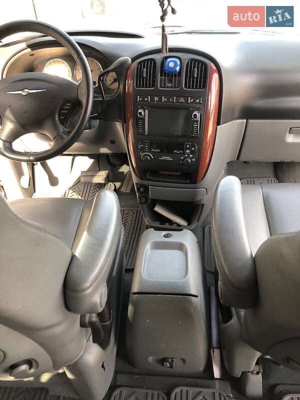 Минивэн Chrysler Grand Voyager 2006 в Звягеле