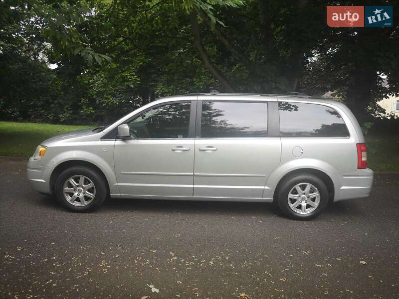 Мінівен Chrysler Grand Voyager 2009 в Чернівцях