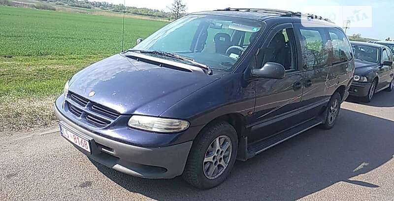 Мінівен Chrysler Grand Voyager 1998 в Нововолинську