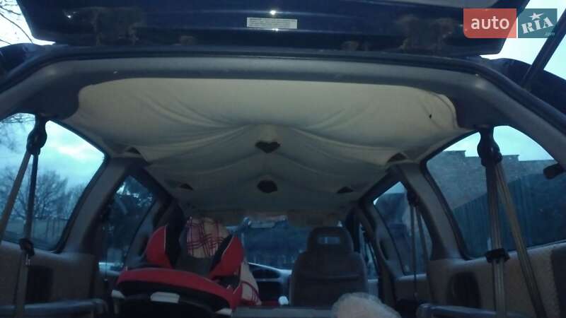 Мінівен Chrysler Grand Voyager 1998 в Нововолинську