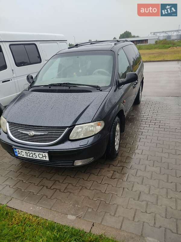 Позашляховик / Кросовер Chrysler Grand Voyager 2002 в Володимирі