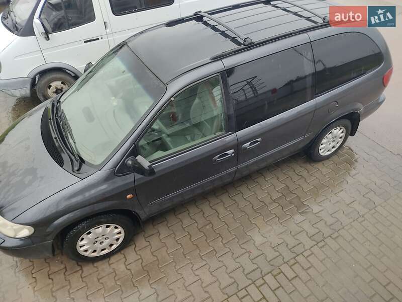 Позашляховик / Кросовер Chrysler Grand Voyager 2002 в Володимирі