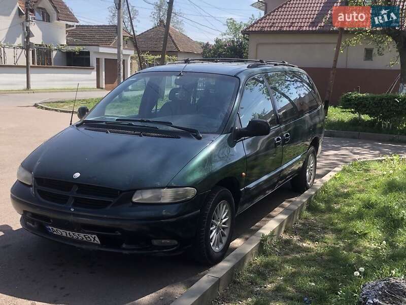 Минивэн Chrysler Grand Voyager 1997 в Ужгороде