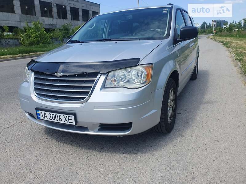 Минивэн Chrysler Grand Voyager 2010 в Кропивницком