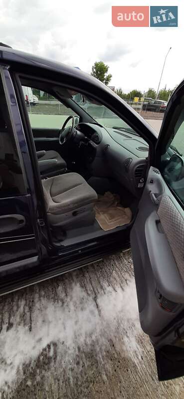 Мінівен Chrysler Grand Voyager 1998 в Нововолинську
