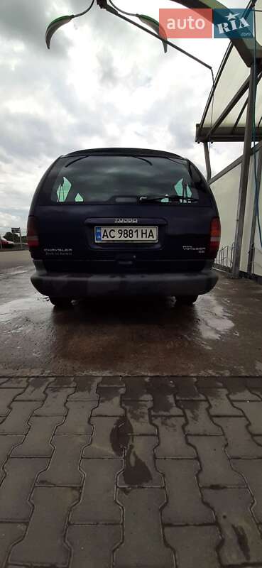 Мінівен Chrysler Grand Voyager 1998 в Нововолинську