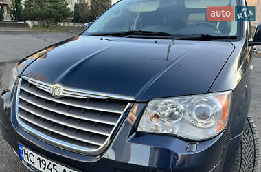 Минивэн Chrysler Grand Voyager 2008 в Долине